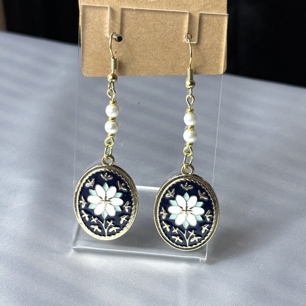 Artisan Faux Pearl Floral Dangle Earrings Gold Tone - Picture 6 of 7